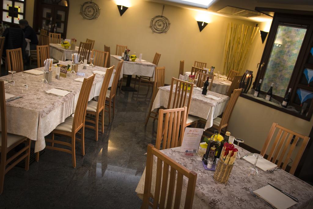 Hotel Ristorante Cigno - Camere And Aparthotel Latisana Exterior photo