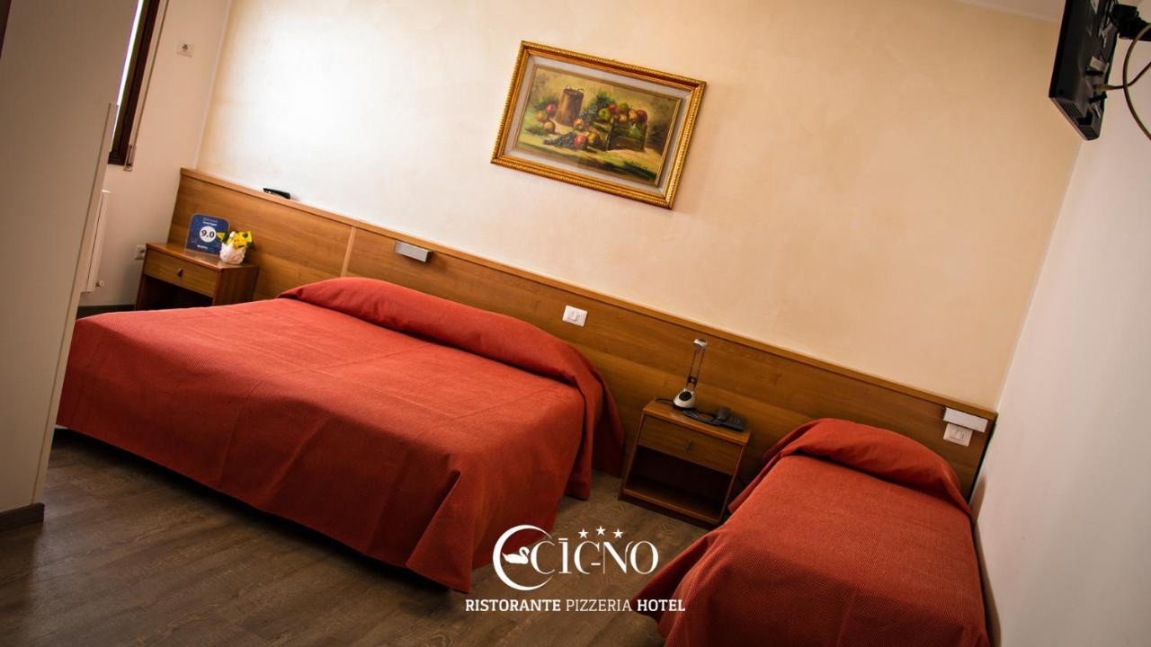 Hotel Ristorante Cigno - Camere And Aparthotel Latisana Exterior photo