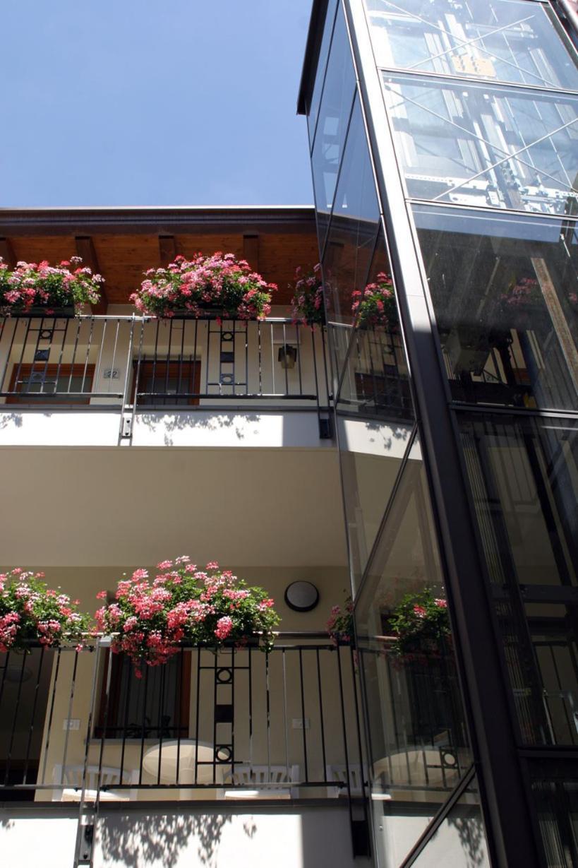 Hotel Ristorante Cigno - Camere And Aparthotel Latisana Exterior photo